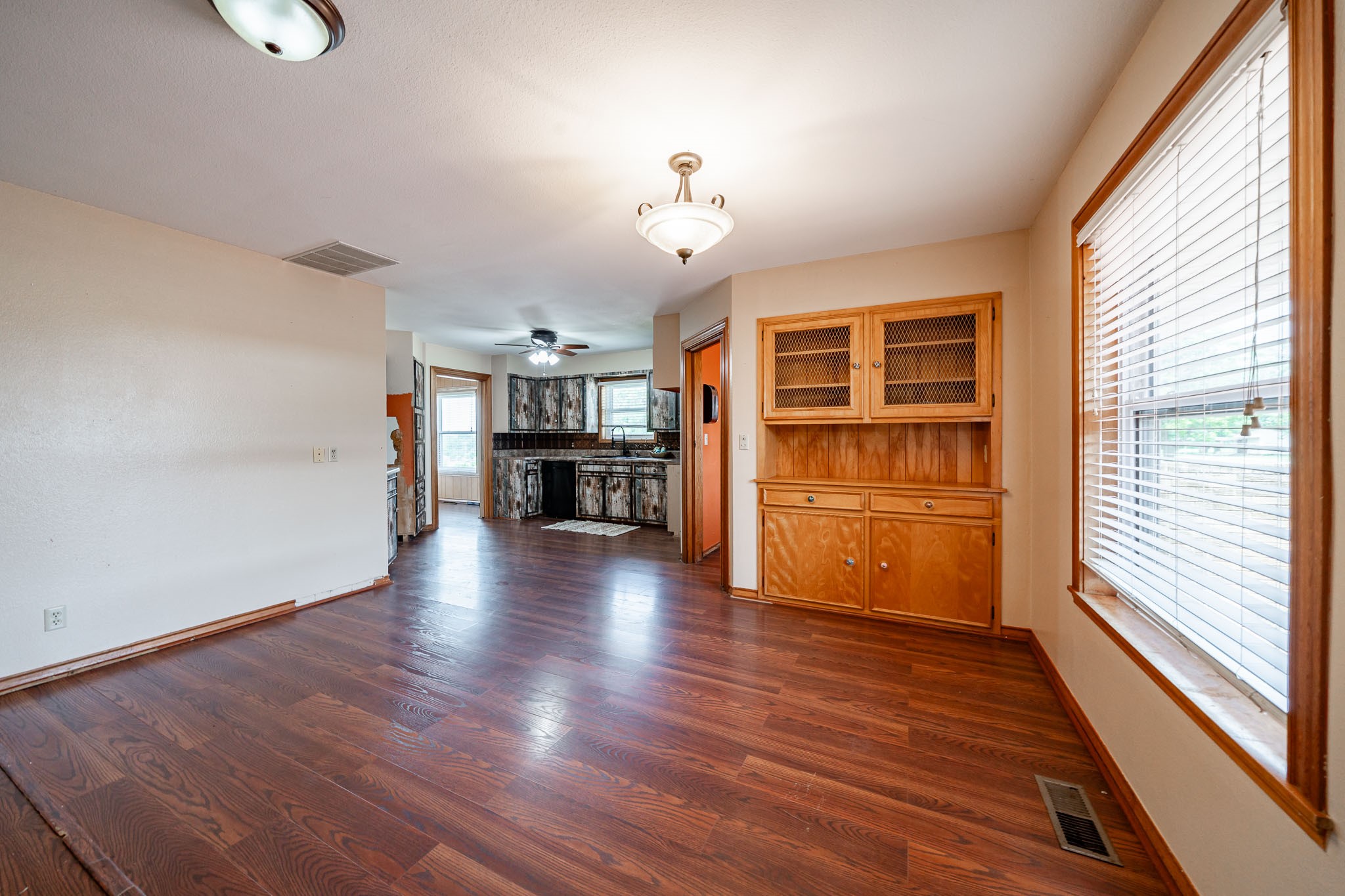 1001 E Nevada Seymour TX 76380