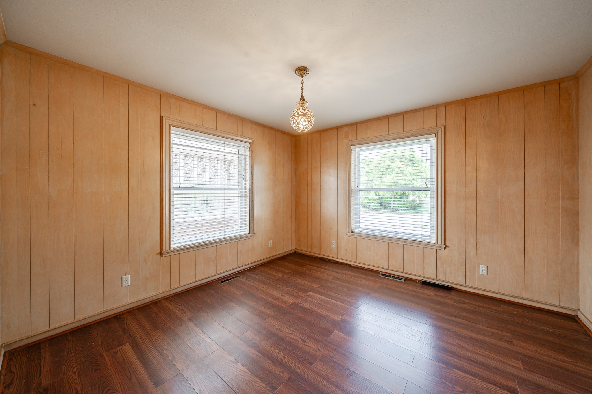 1001 E Nevada Seymour TX 76380