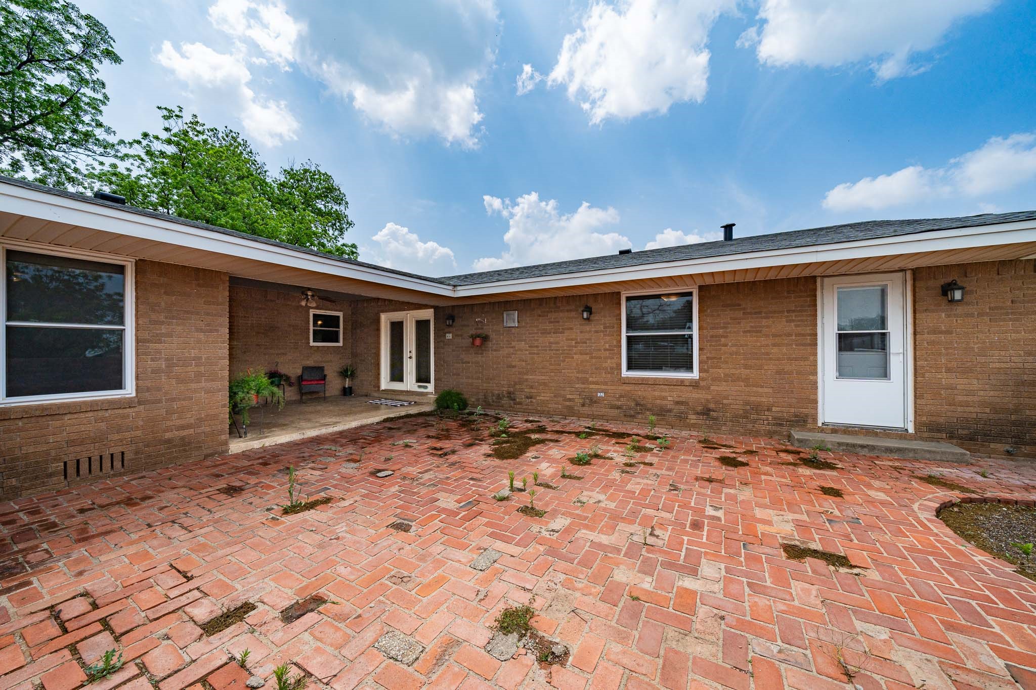 1001 E Nevada Seymour TX 76380