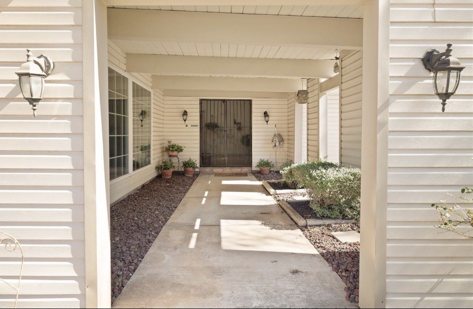 2317 Smokerise Drive Arlington TX 76016