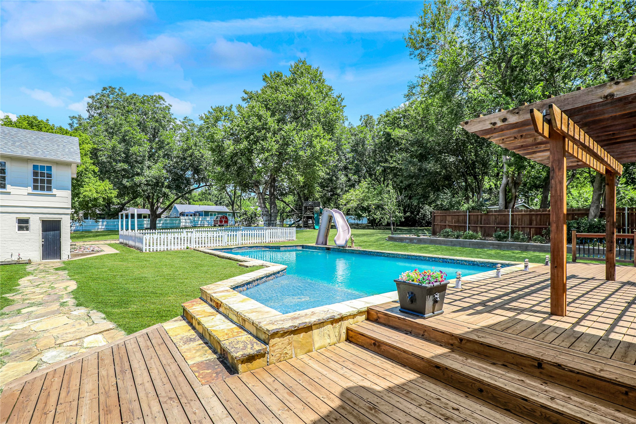 1102 Howell Street Mckinney TX 75069
