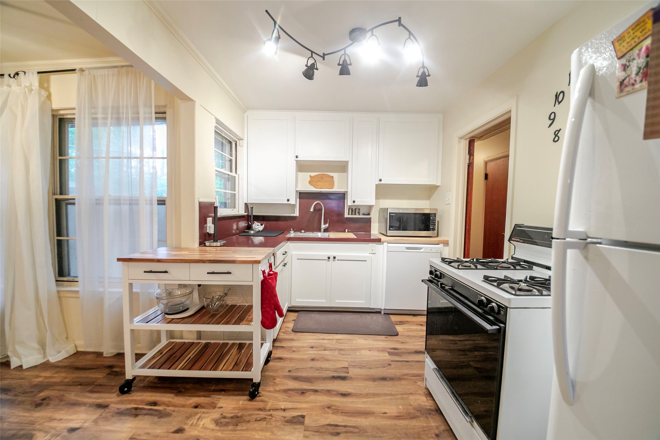 10313 Pinecrest Drive Dallas TX 75228