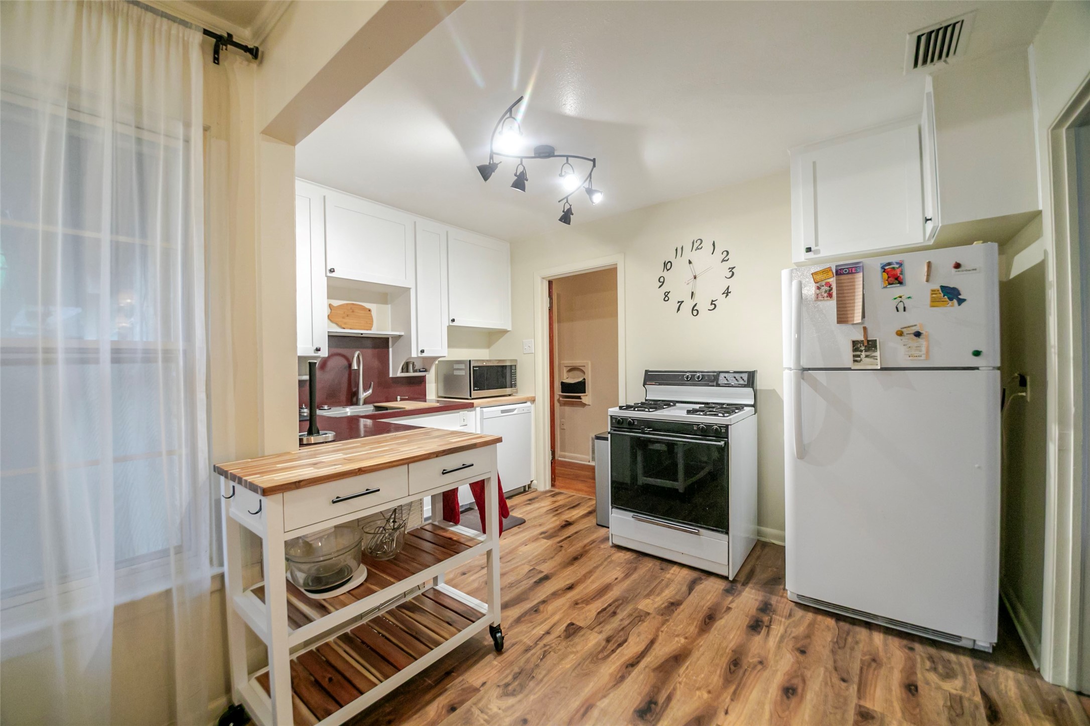 10313 Pinecrest Drive Dallas TX 75228