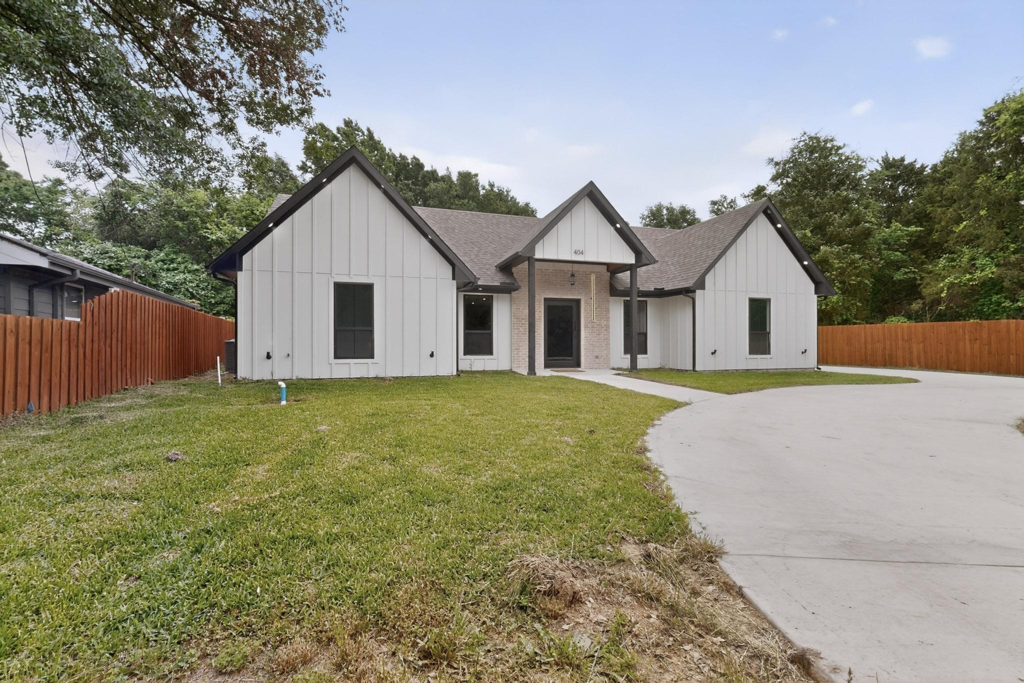 404 Luzon Street Tool TX 75143