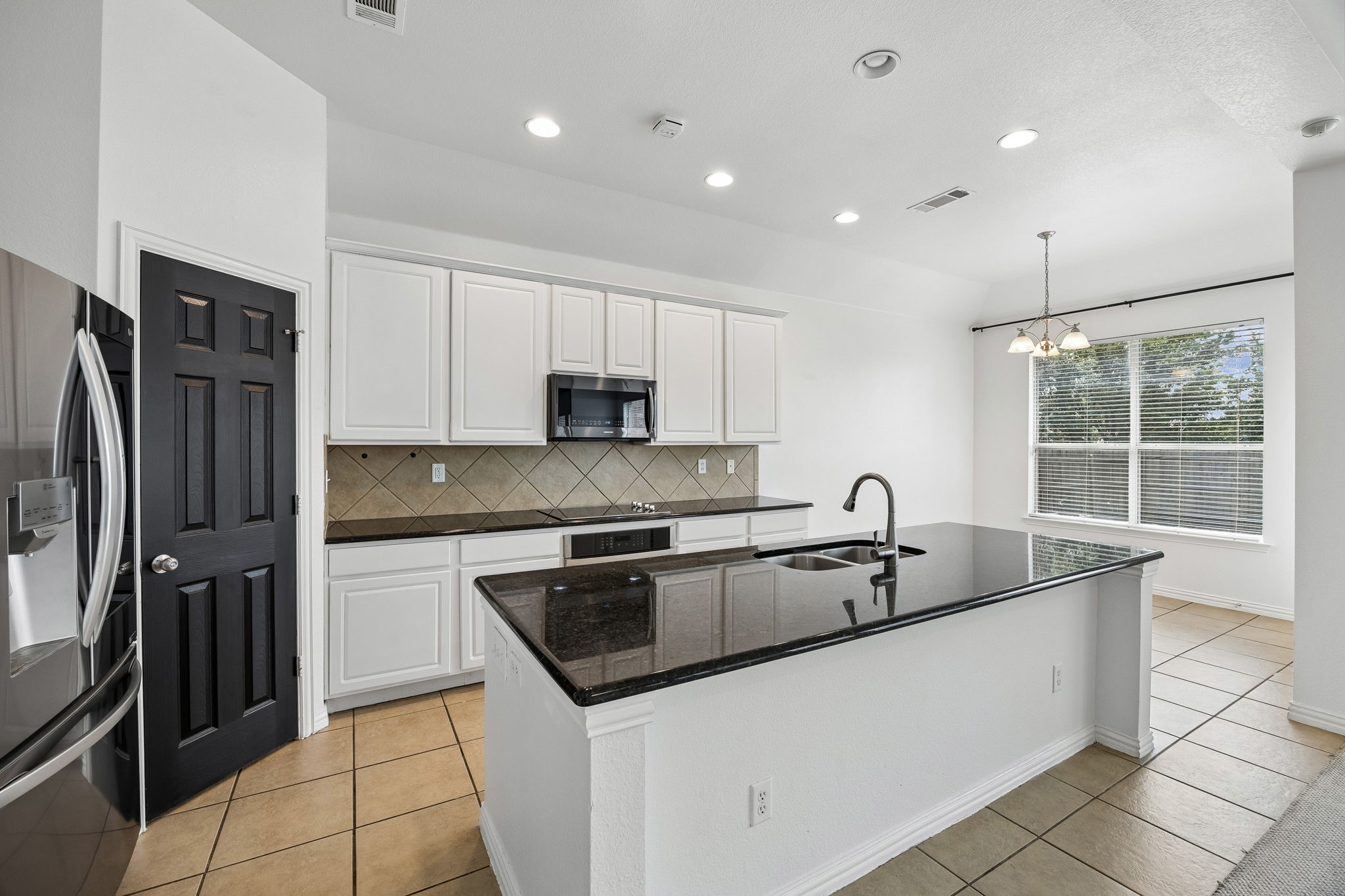 1420 Meadowlakes Drive Azle TX 76020