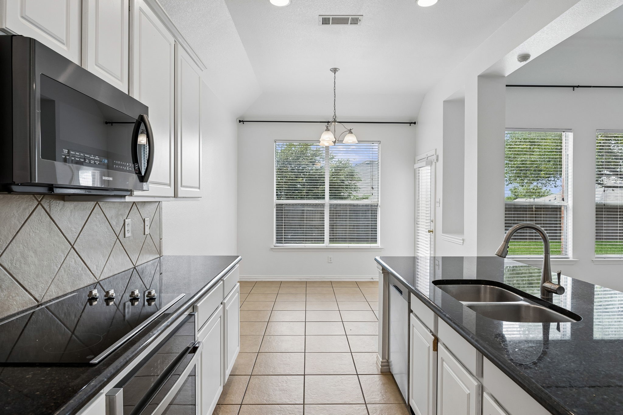 1420 Meadowlakes Drive Azle TX 76020