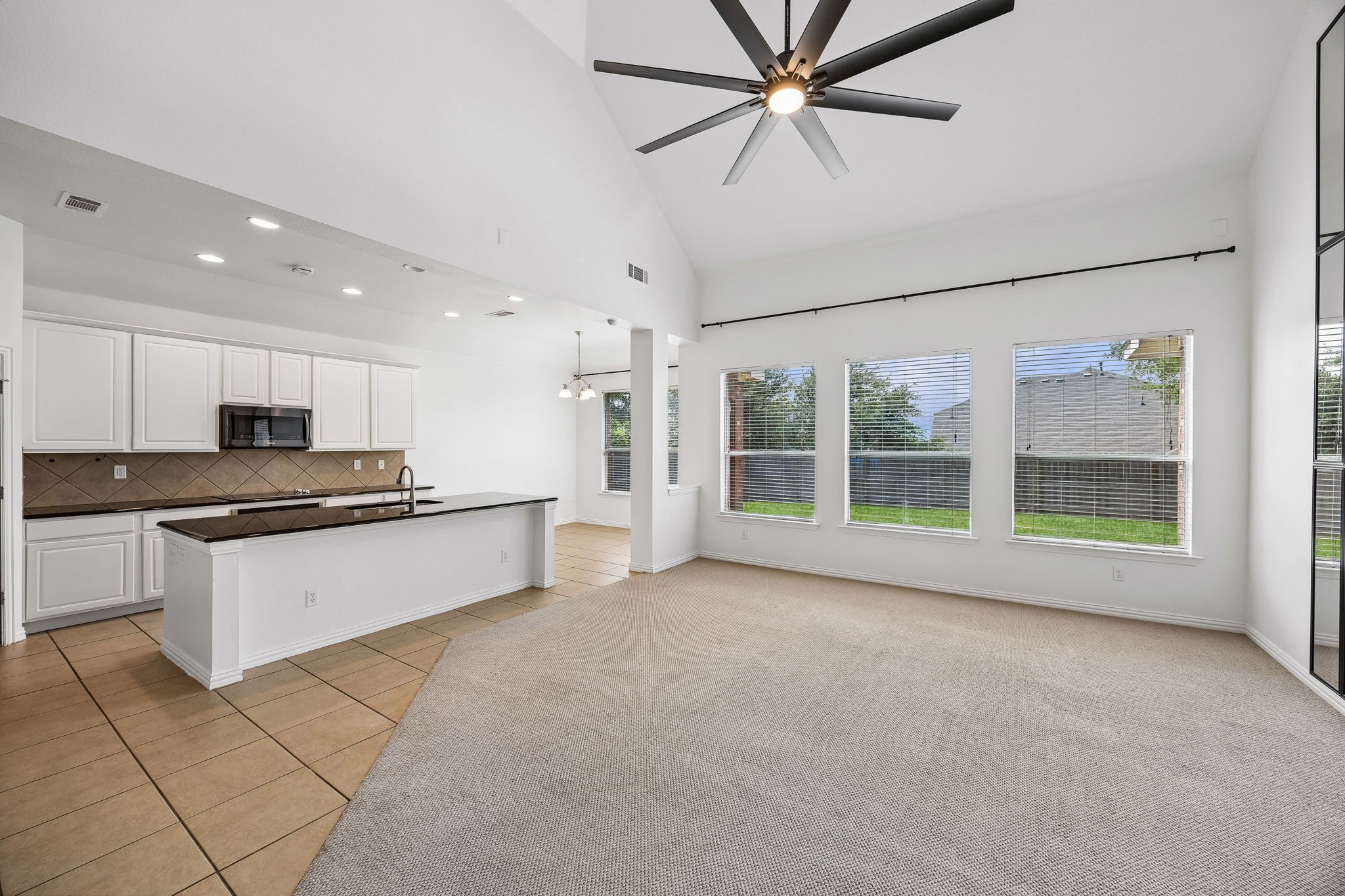 1420 Meadowlakes Drive Azle TX 76020