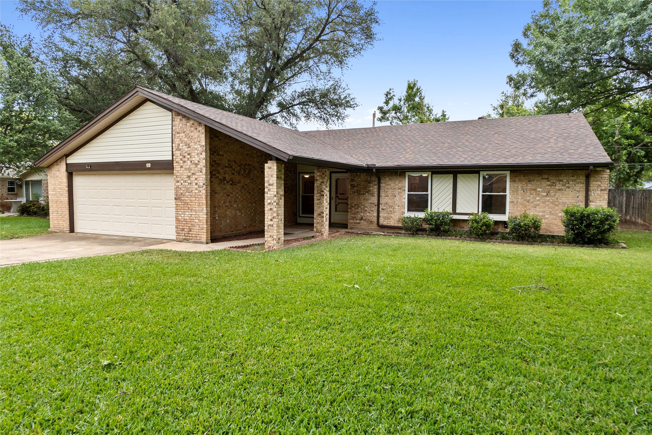 329 Stratford Drive Hurst TX 76054