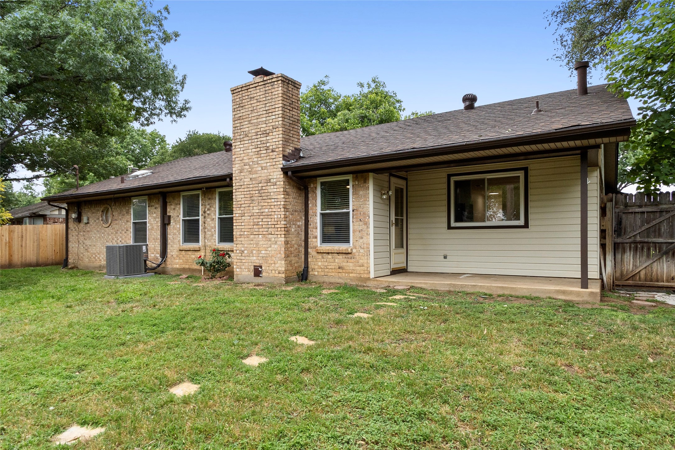 329 Stratford Drive Hurst TX 76054