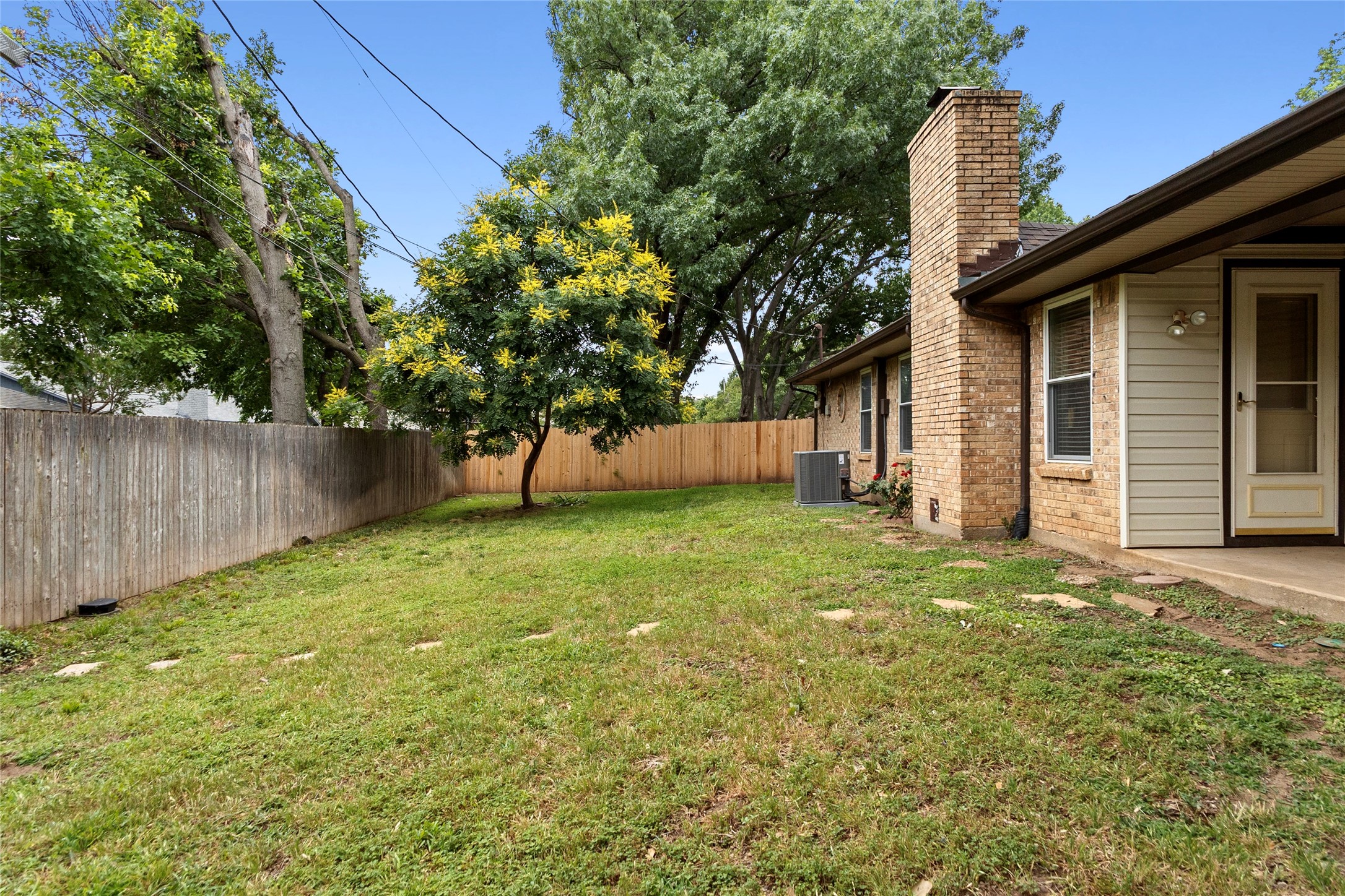 329 Stratford Drive Hurst TX 76054
