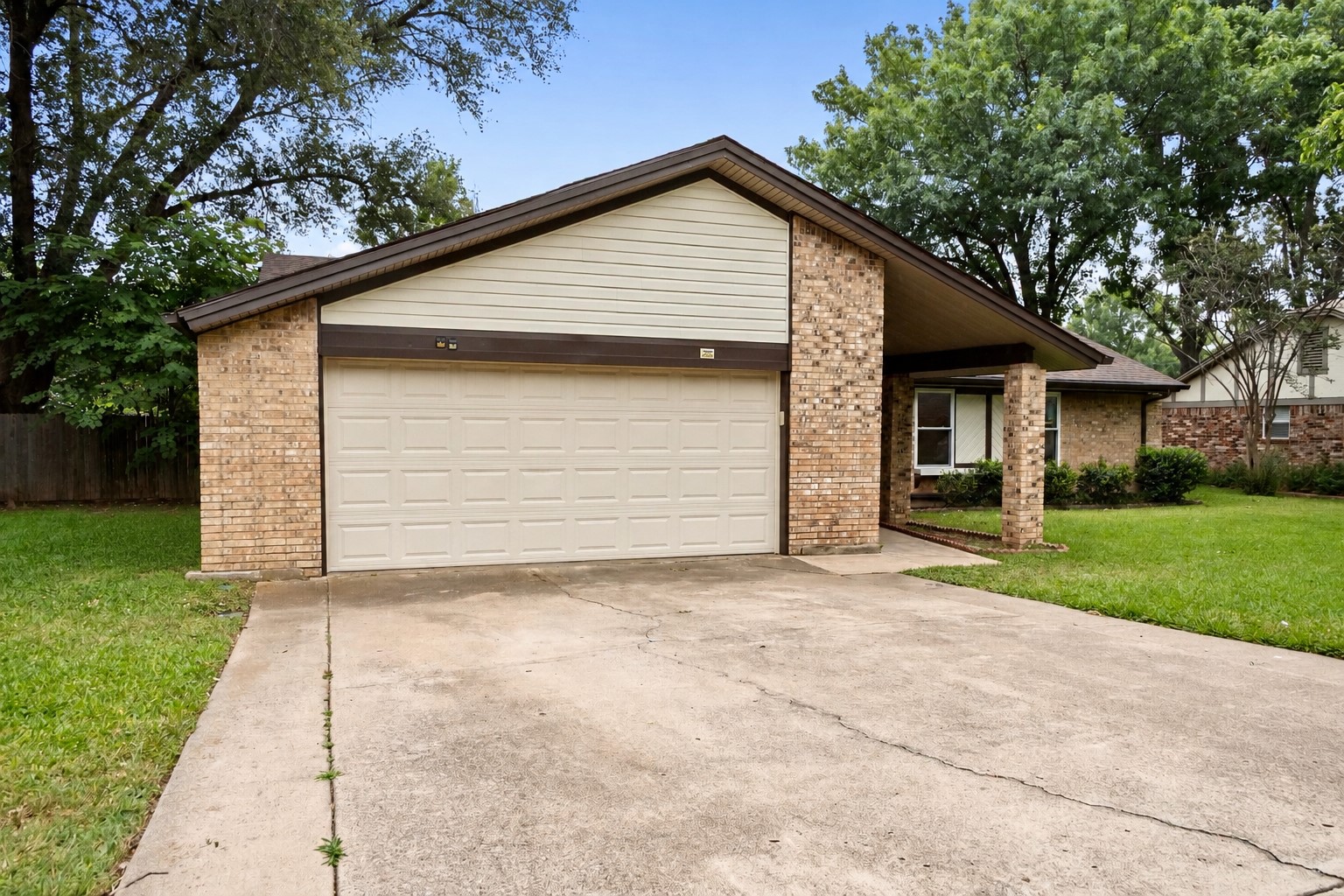329 Stratford Drive Hurst TX 76054