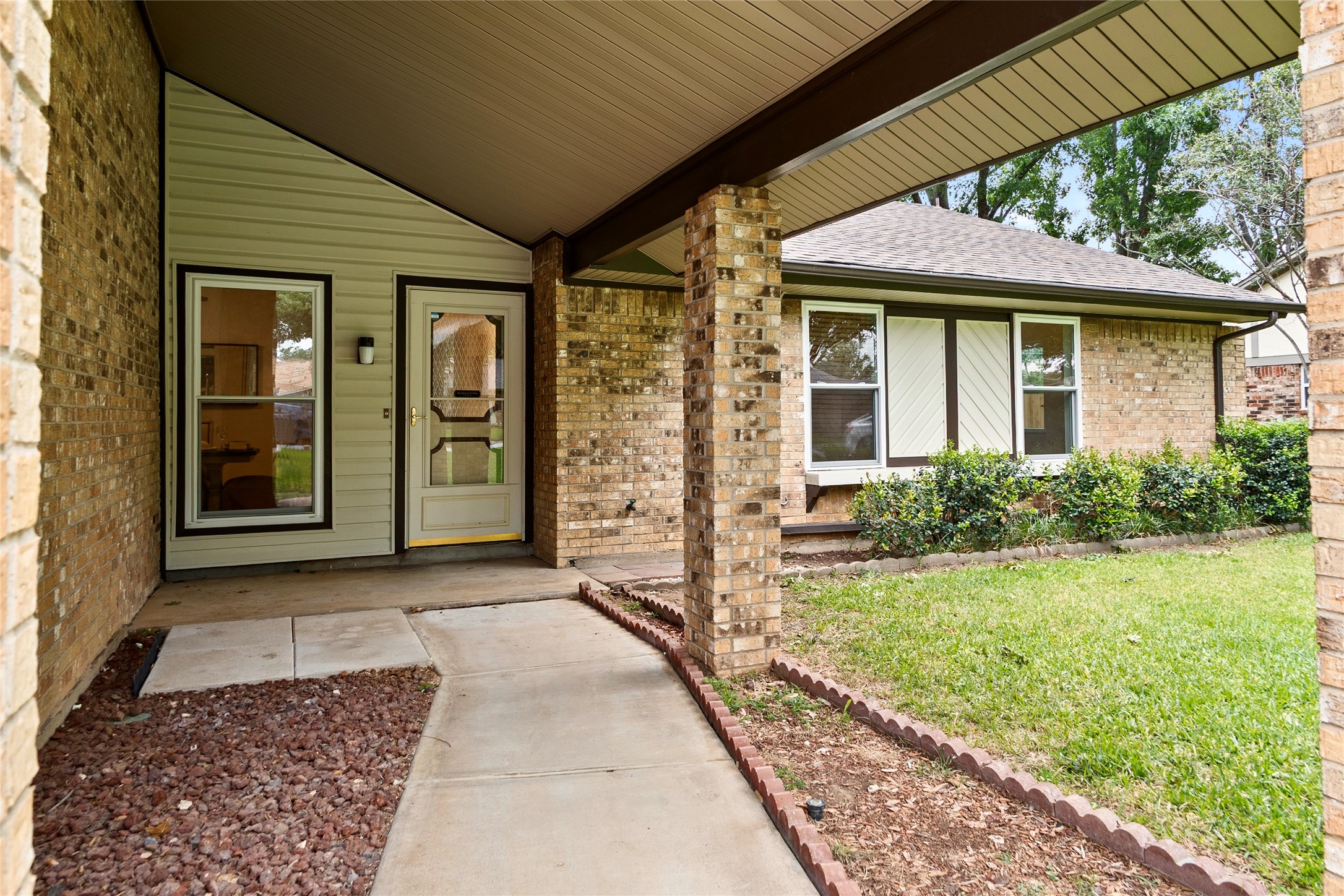 329 Stratford Drive Hurst TX 76054