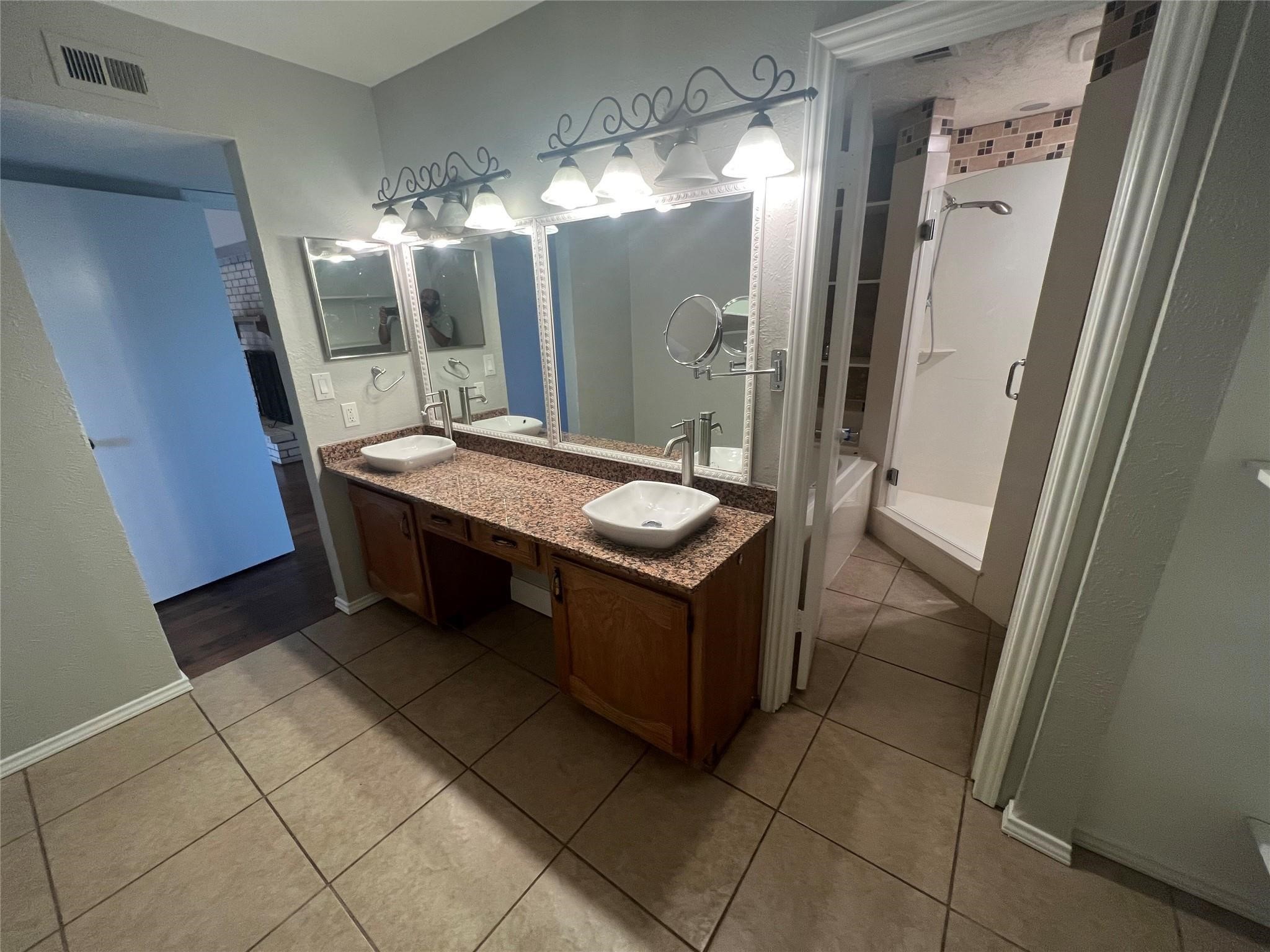 2317 Sharpshire Lane Arlington TX 76014