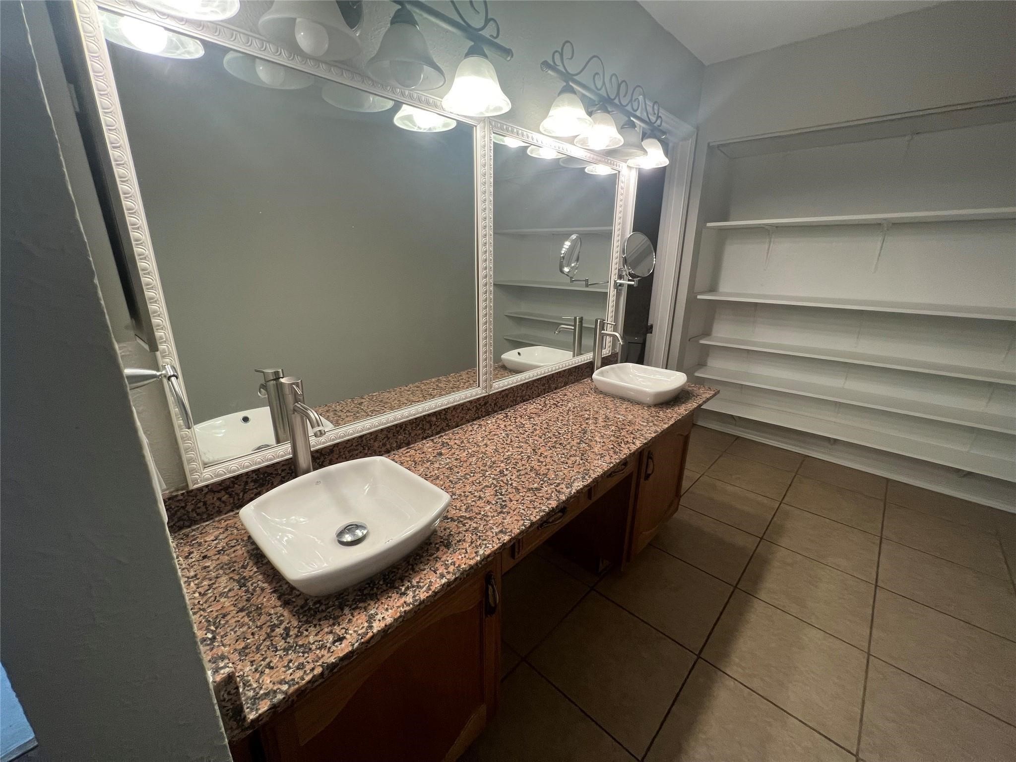 2317 Sharpshire Lane Arlington TX 76014