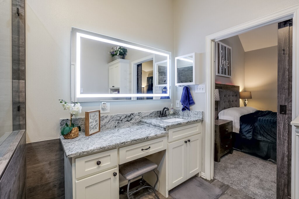 124 Stonecreek Drive Irving TX 75063