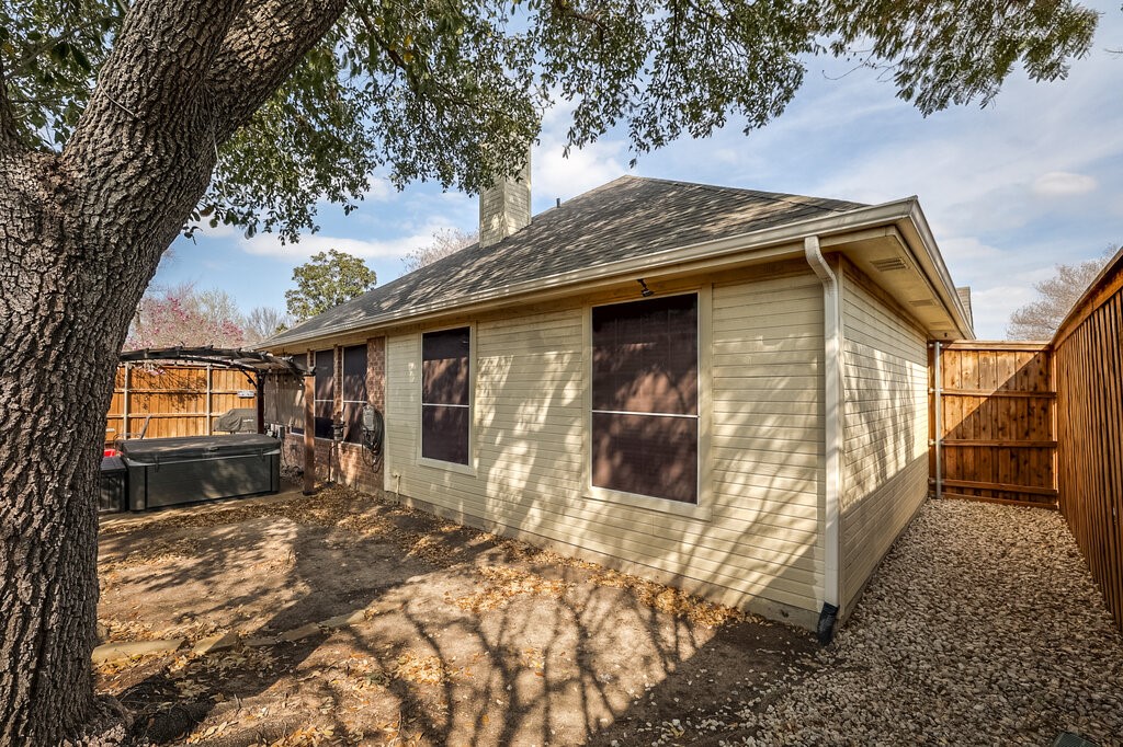 124 Stonecreek Drive Irving TX 75063