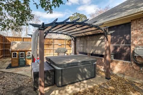 124 Stonecreek Drive Irving TX 75063