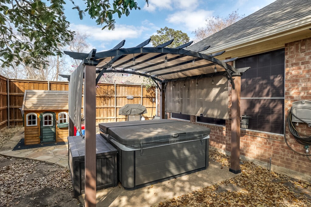 124 Stonecreek Drive Irving TX 75063