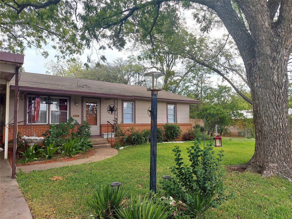1100 N Houston Street Comanche TX 76442