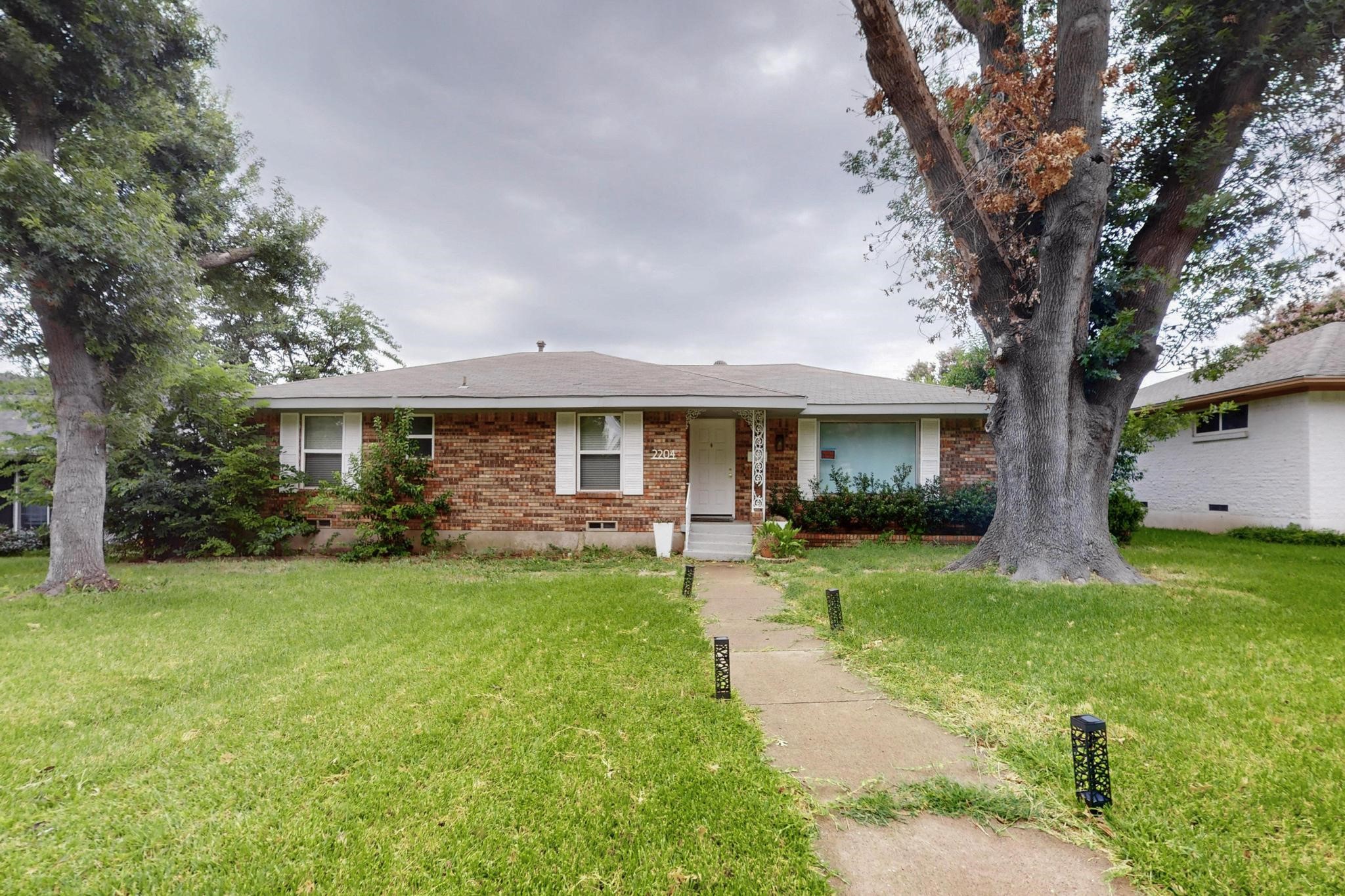 2204 Heather Glen Drive Dallas TX 75232