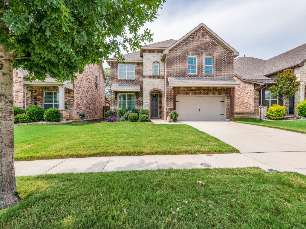 1800 Ridge Creek Lane Aubrey TX 76227
