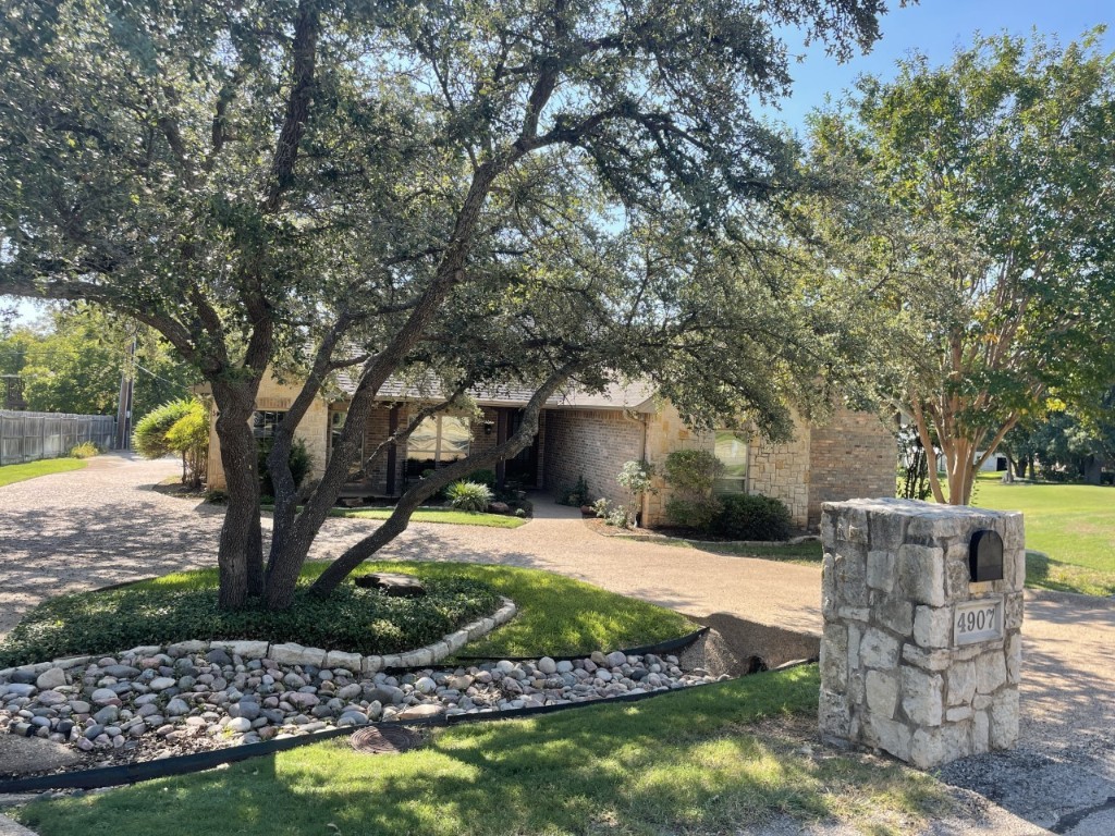 4907 Comanche Drive Granbury TX 76049