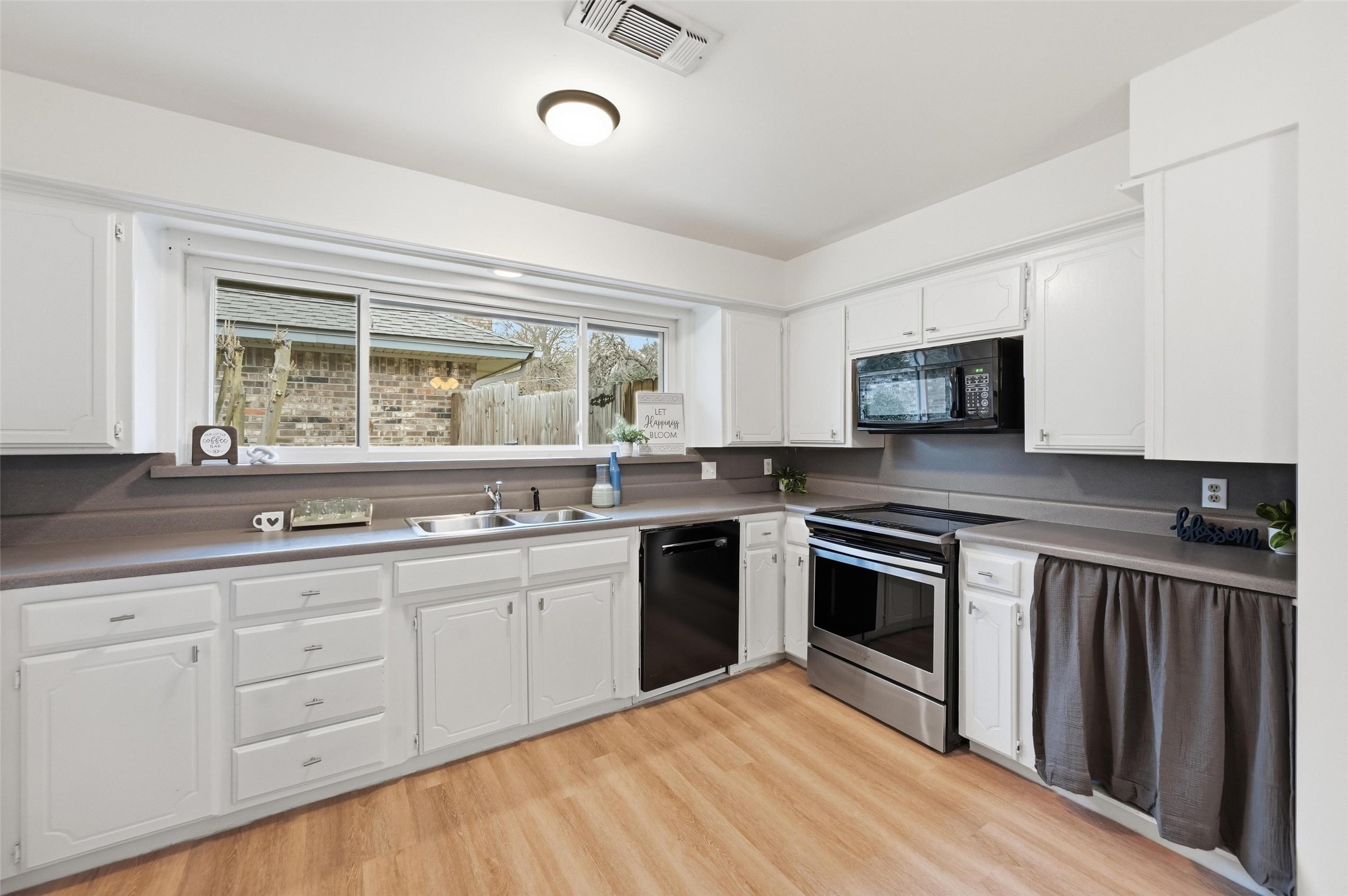 1709 Princeton Drive Arlington TX 76015