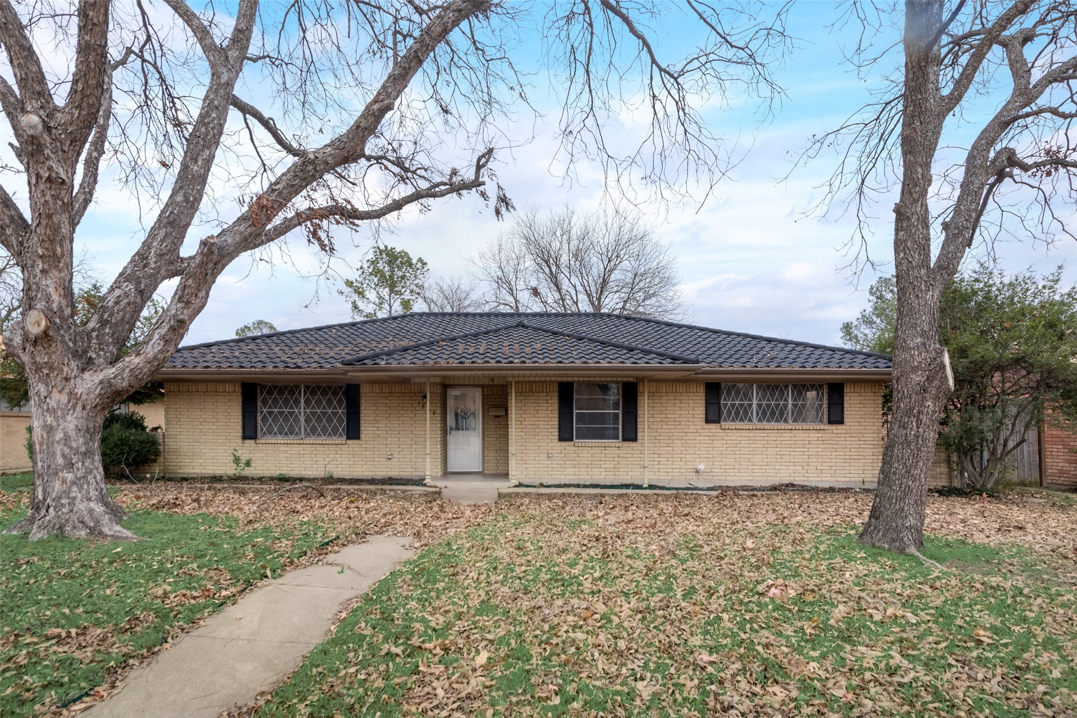 1805 Santa Rosa Court Grand Prairie TX 75051