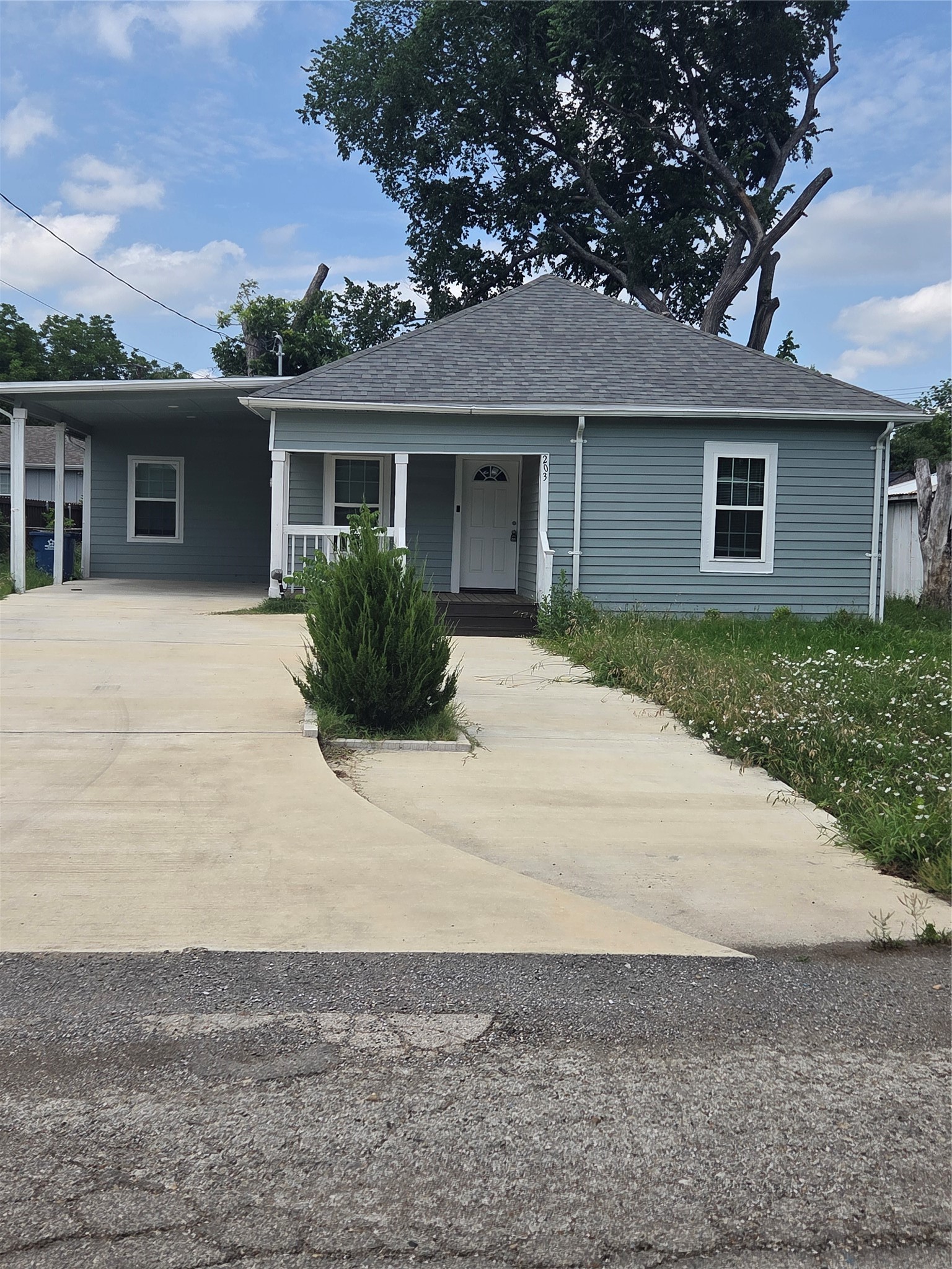 203 E Ann Street Kaufman TX 75142