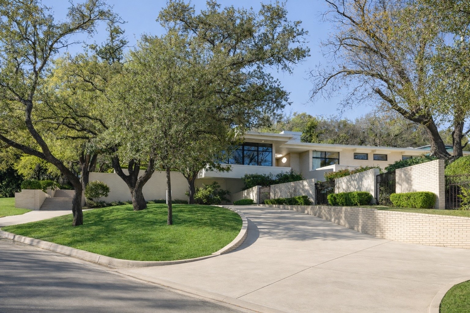 2100 Indian Creek Drive Westover Hills TX 76107