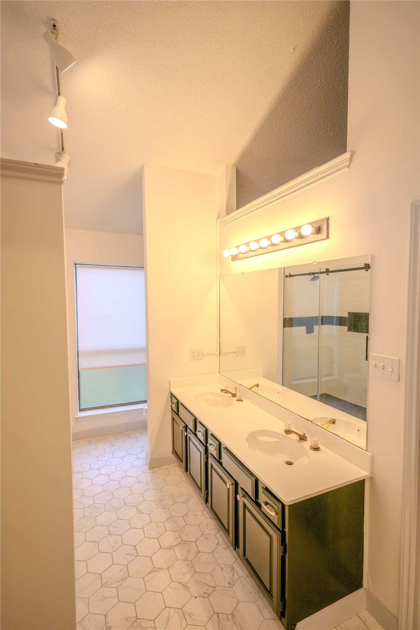 4048 La Costa Court Irving TX 75038
