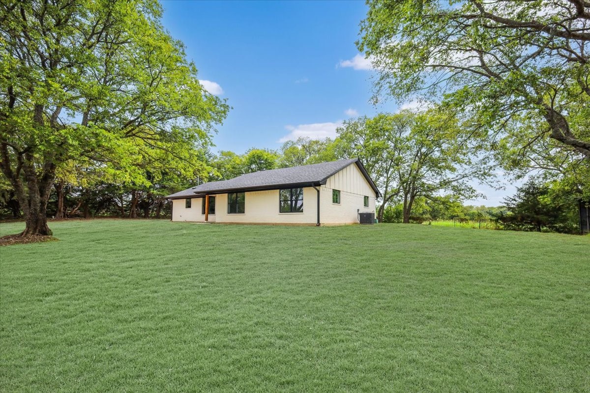 1518 E State Highway 56 Bonham TX 75418