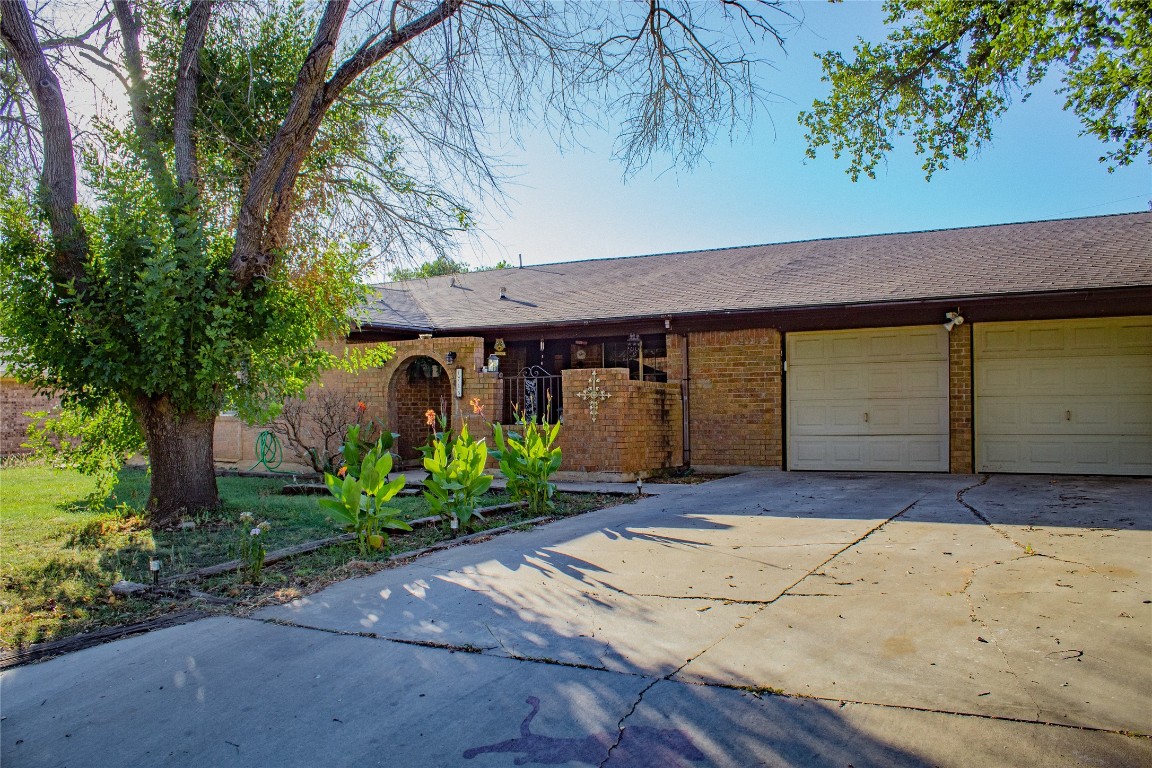 1715 Woodridge Street Brownwood TX 76801