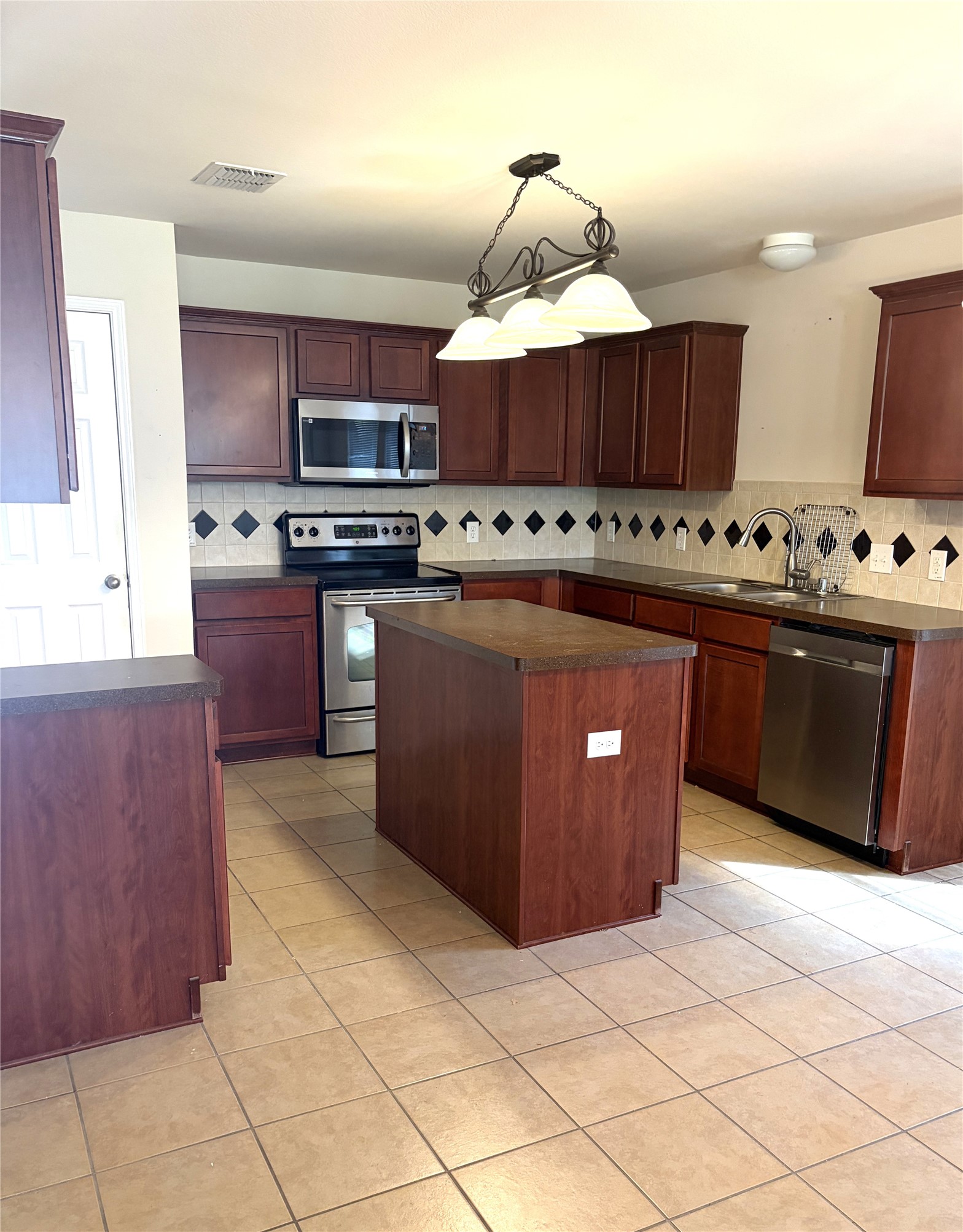 209 Broken Arrow Krum TX 76249