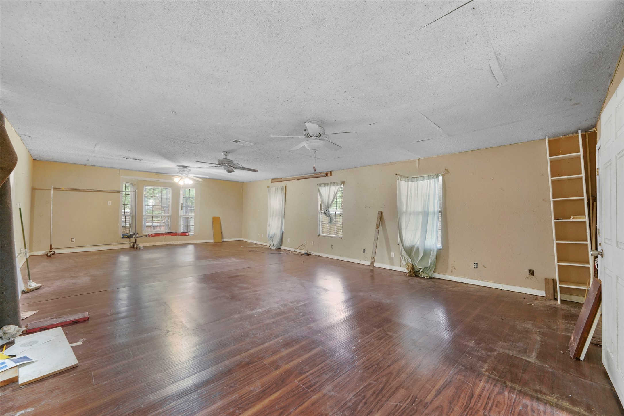 3016 Deep Well Road Balch Springs TX 75180