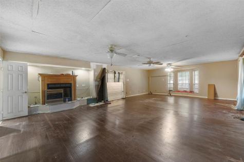 3016 Deep Well Road Balch Springs TX 75180