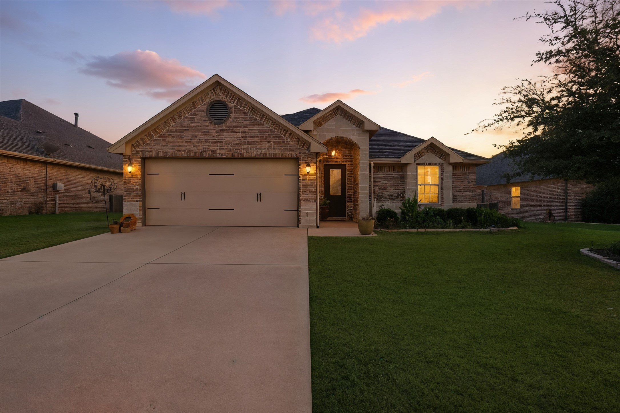 2038 Clive Drive Granbury TX 76048