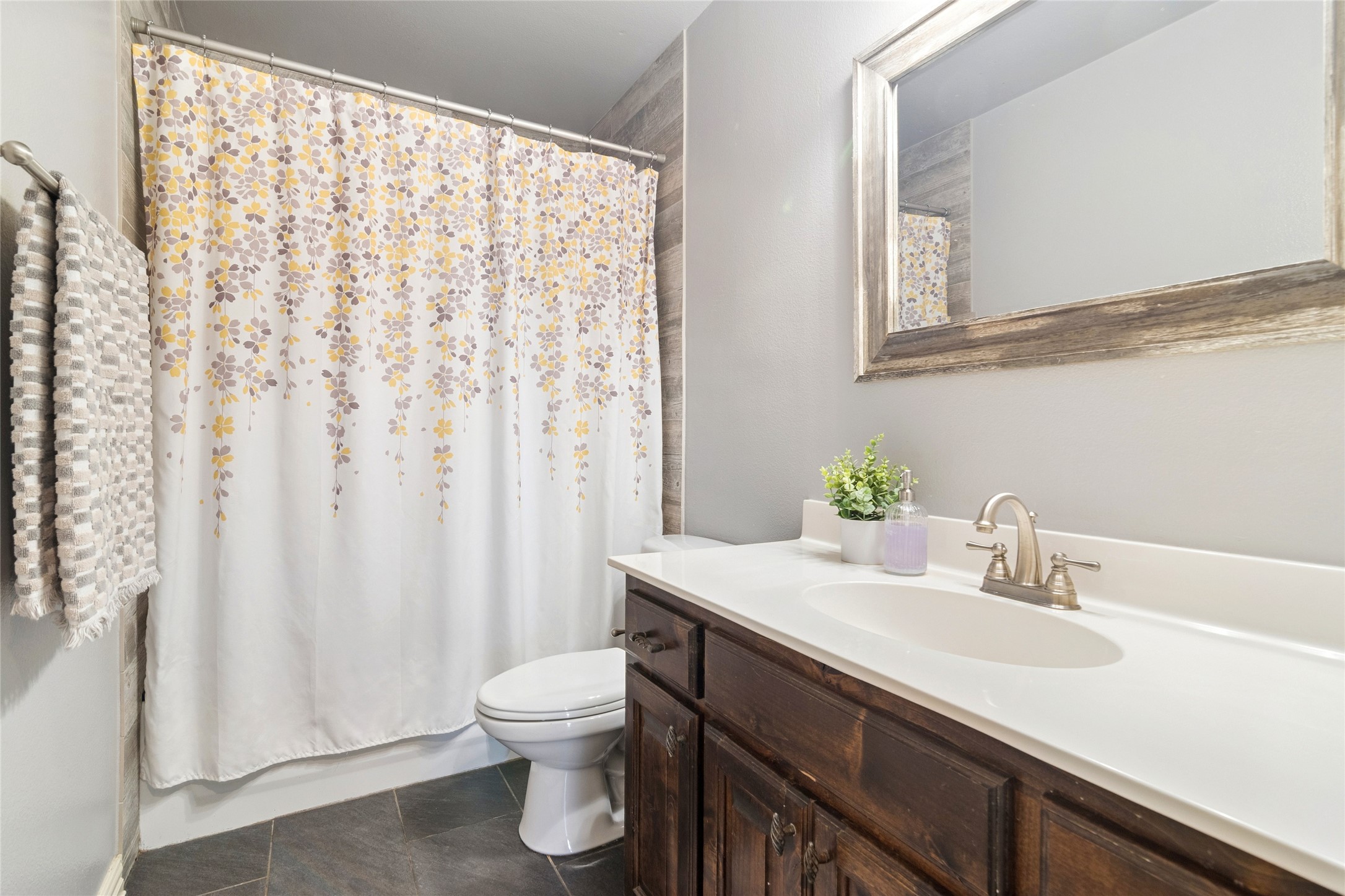 82 Forest Hills Circle Gunter TX 75058