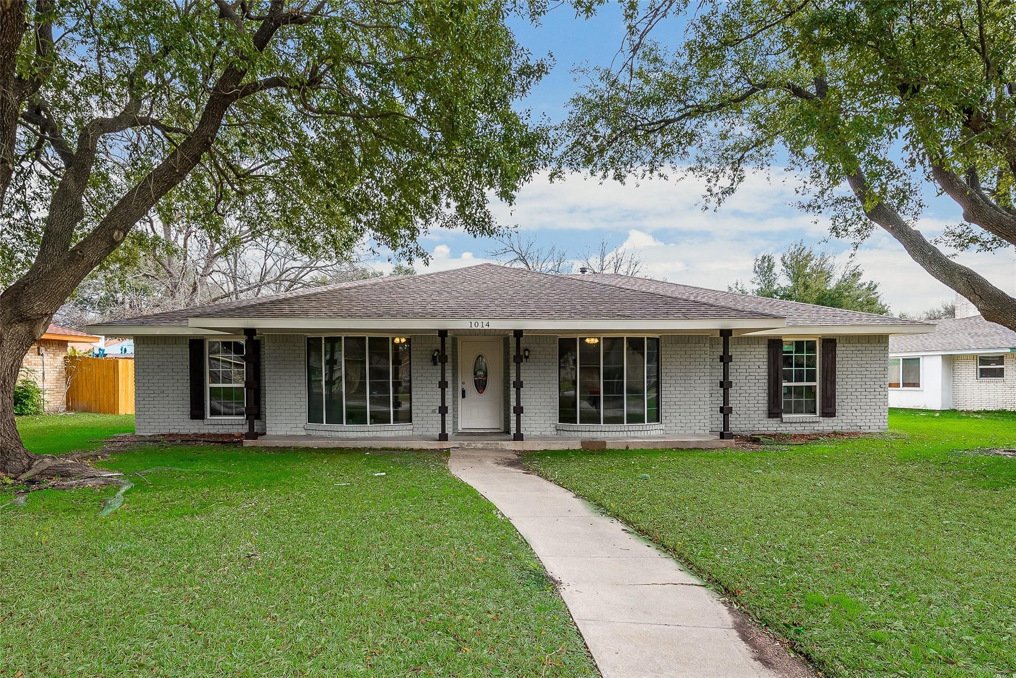 1014 Westlake Drive Desoto TX 75115
