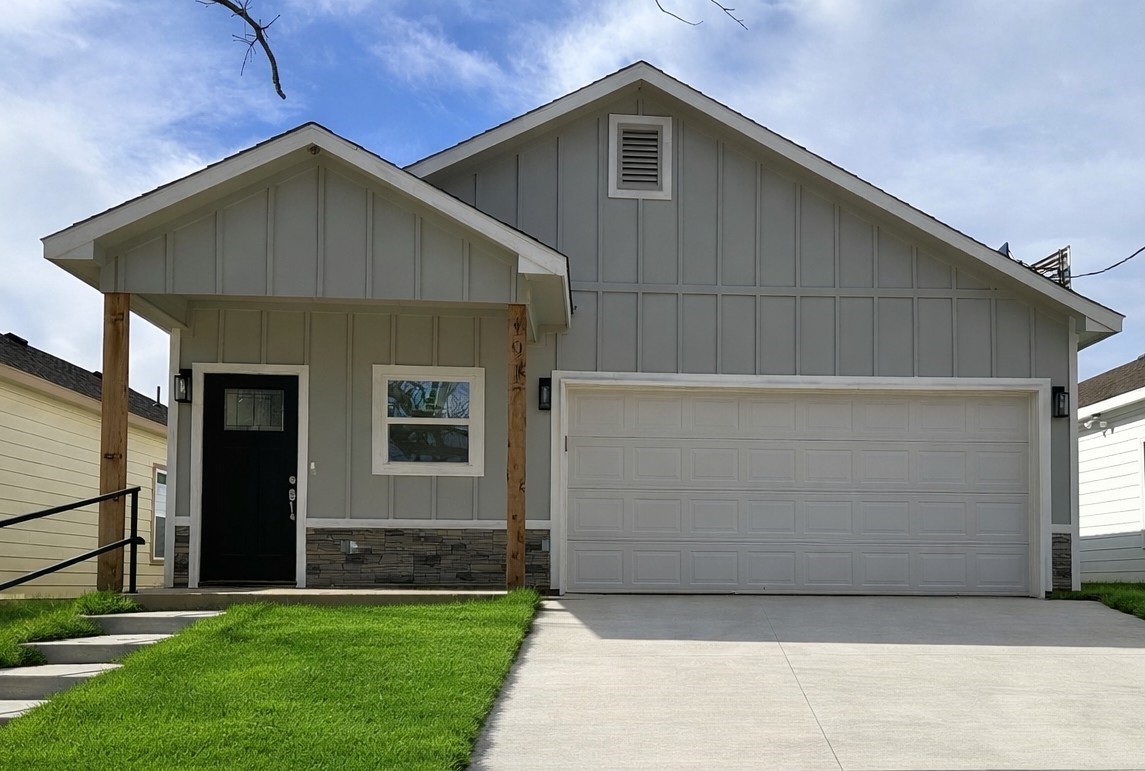 1917 Avenue A Denison TX 75020