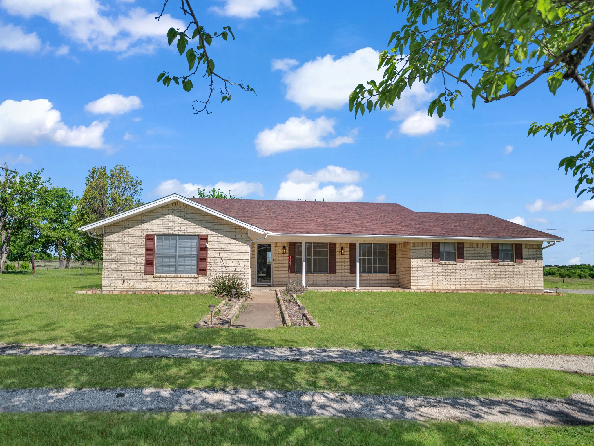 5108 Woodard Avenue Cleburne TX 76033