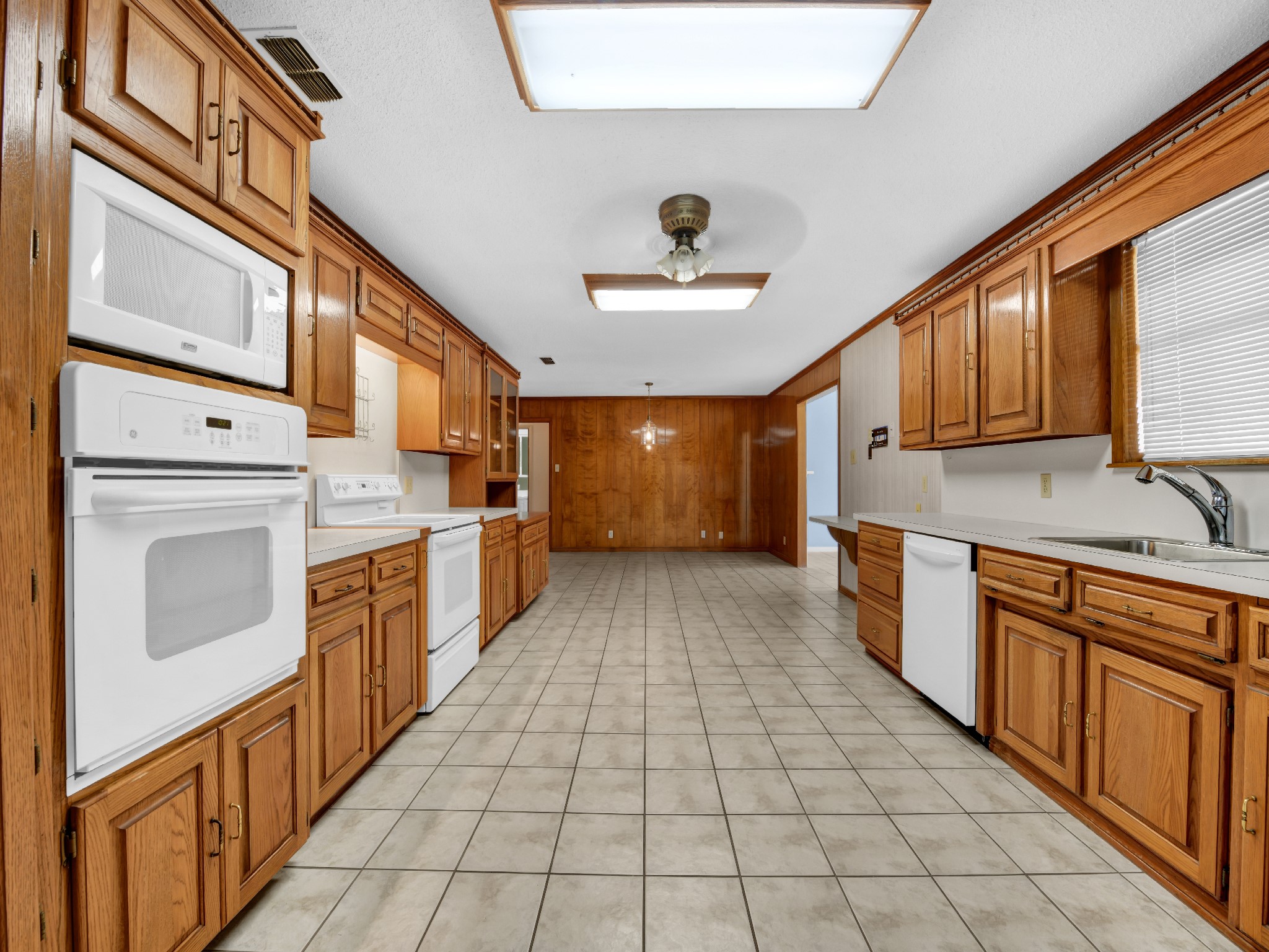 5108 Woodard Avenue Cleburne TX 76033