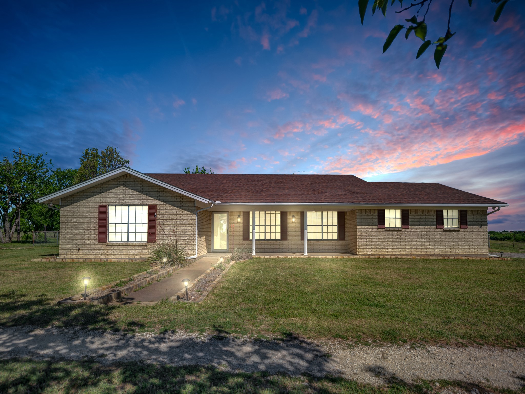 5108 Woodard Avenue Cleburne TX 76033