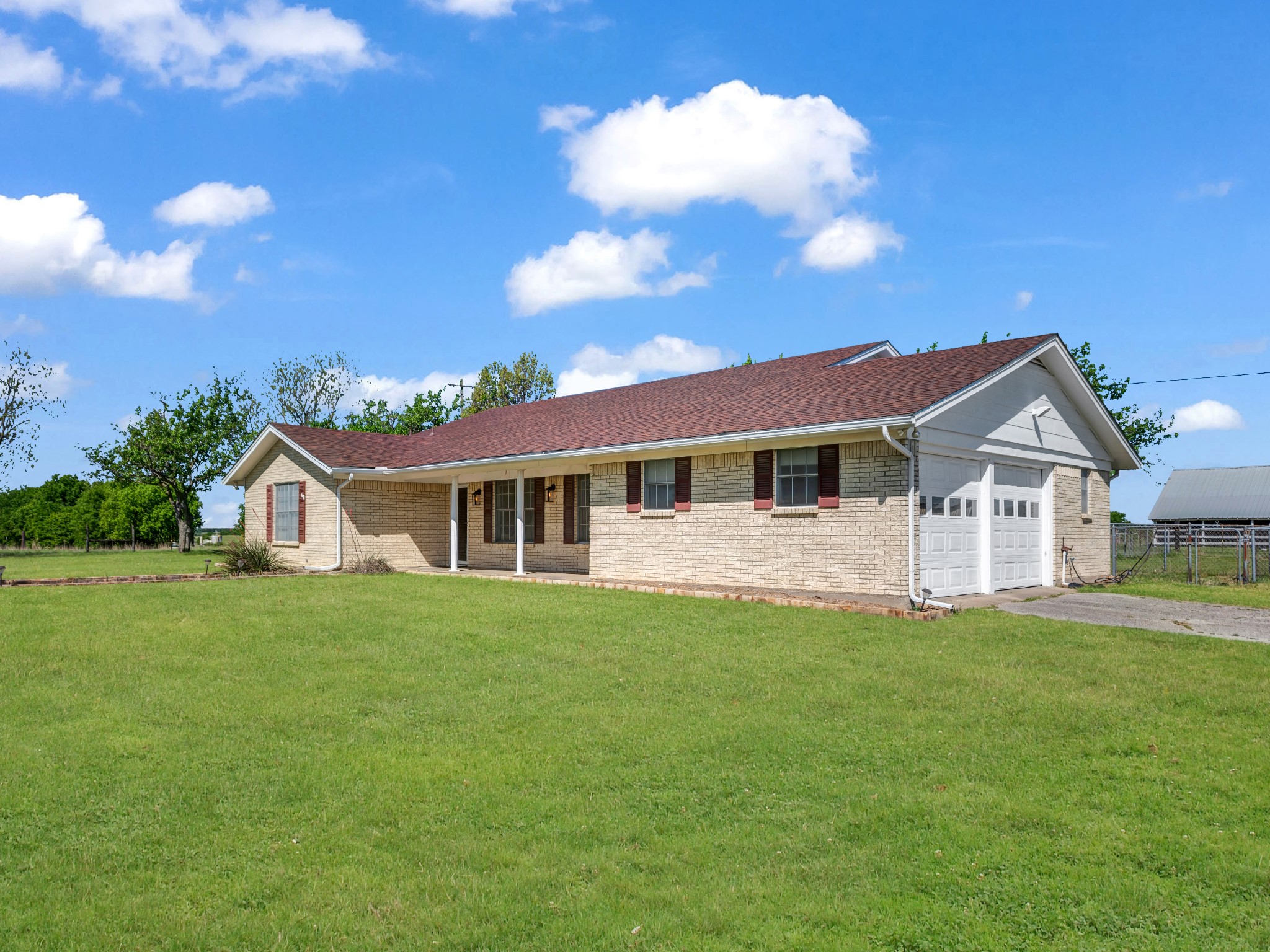 5108 Woodard Avenue Cleburne TX 76033