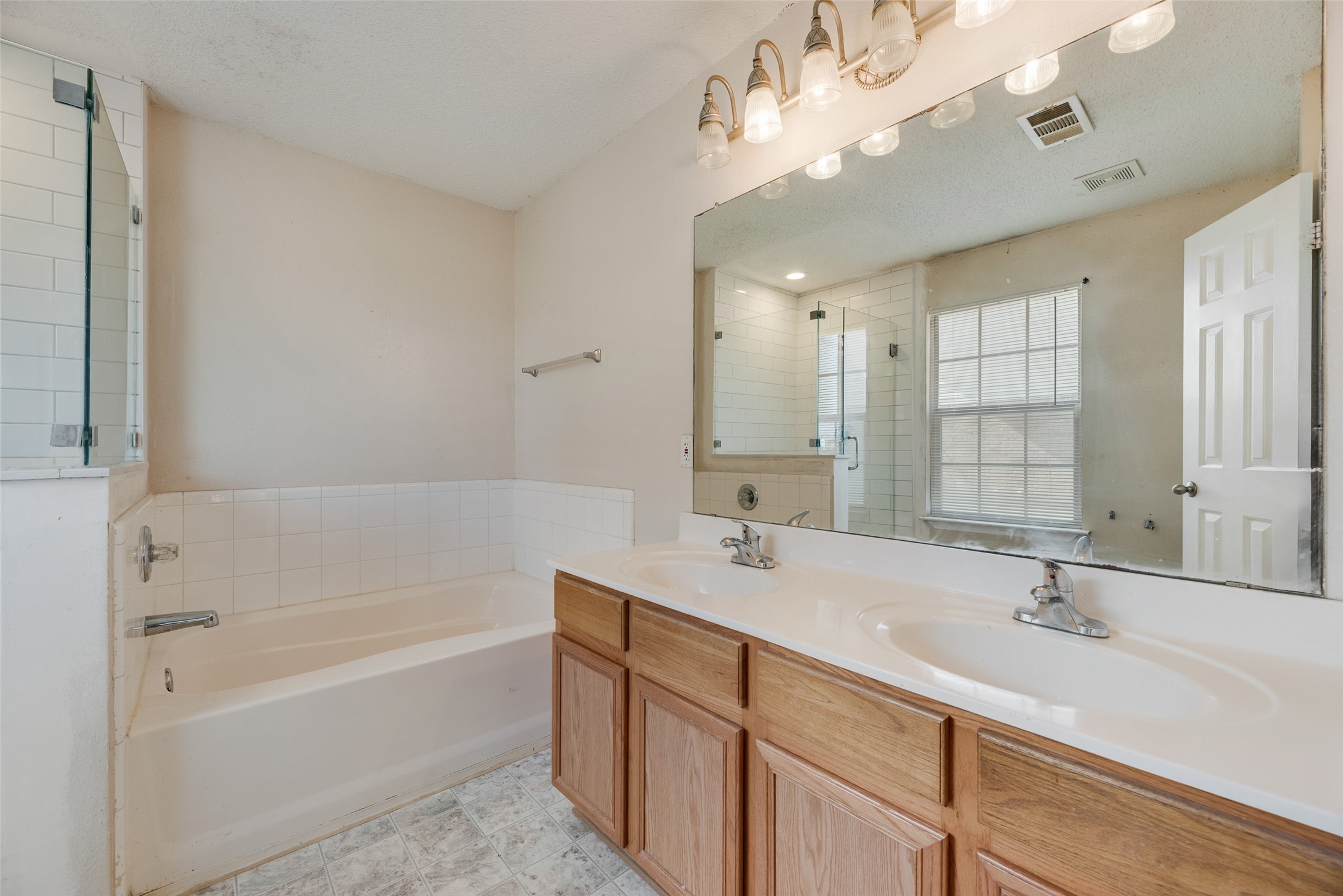 616 Jewelflower Drive Desoto TX 75112