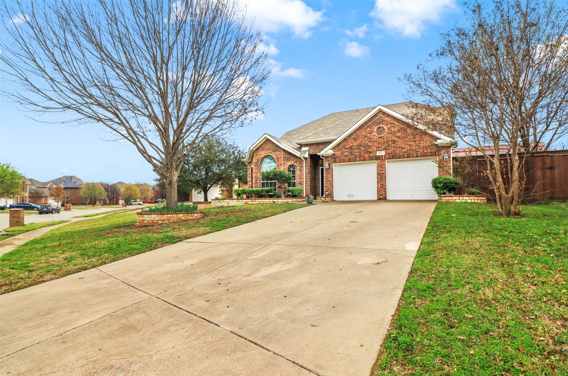 1823 Hidden Brook Drive Grand Prairie TX 75050