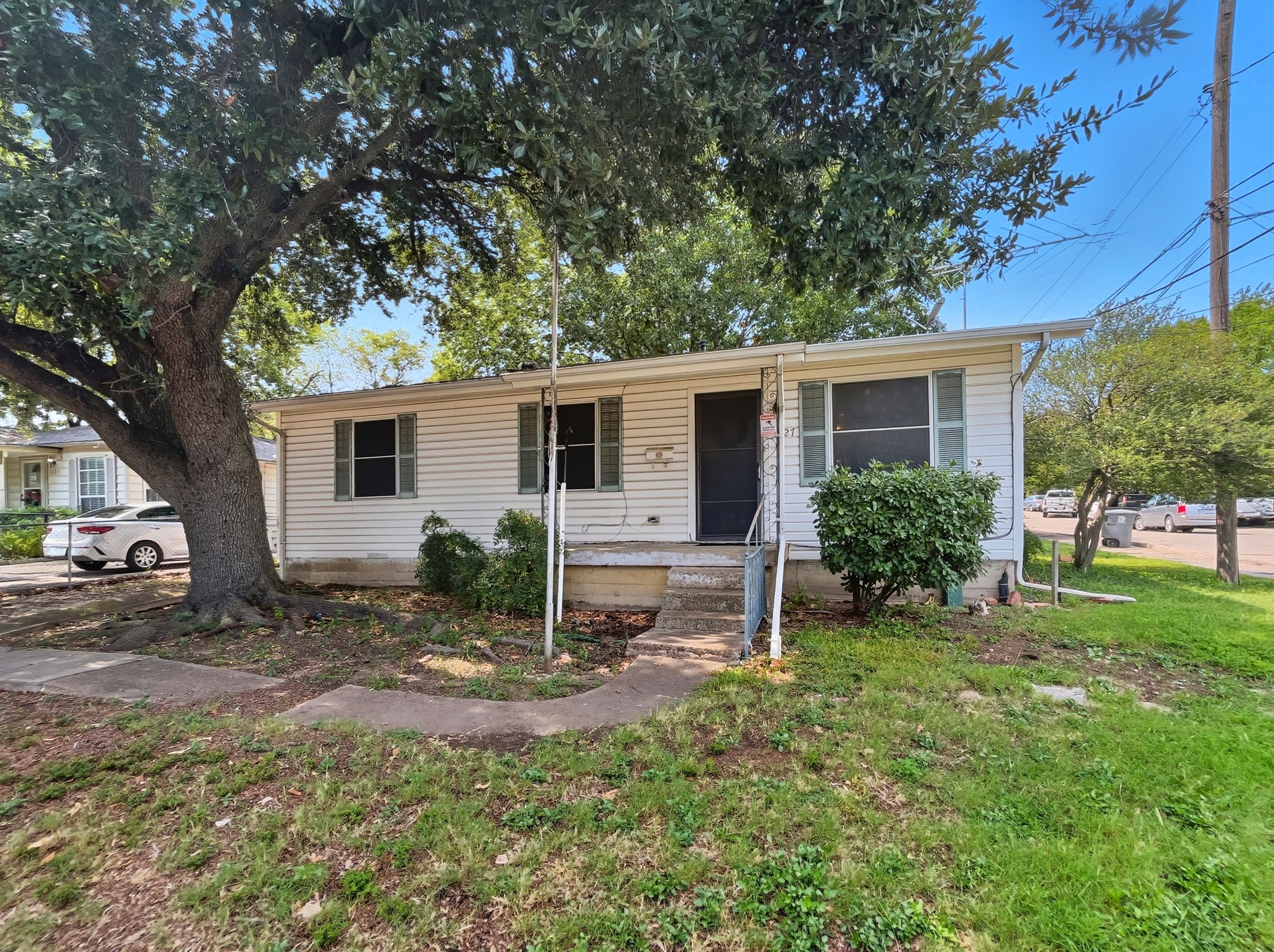 1127 N Dwight Avenue Dallas TX 75211