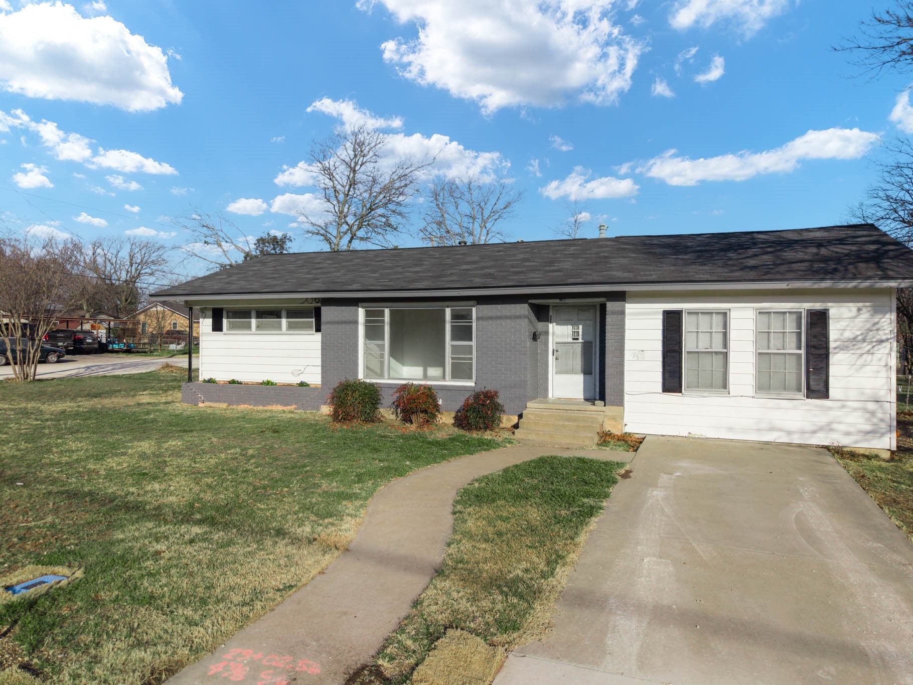 1205 W 10th Street Mcgregor TX 76657