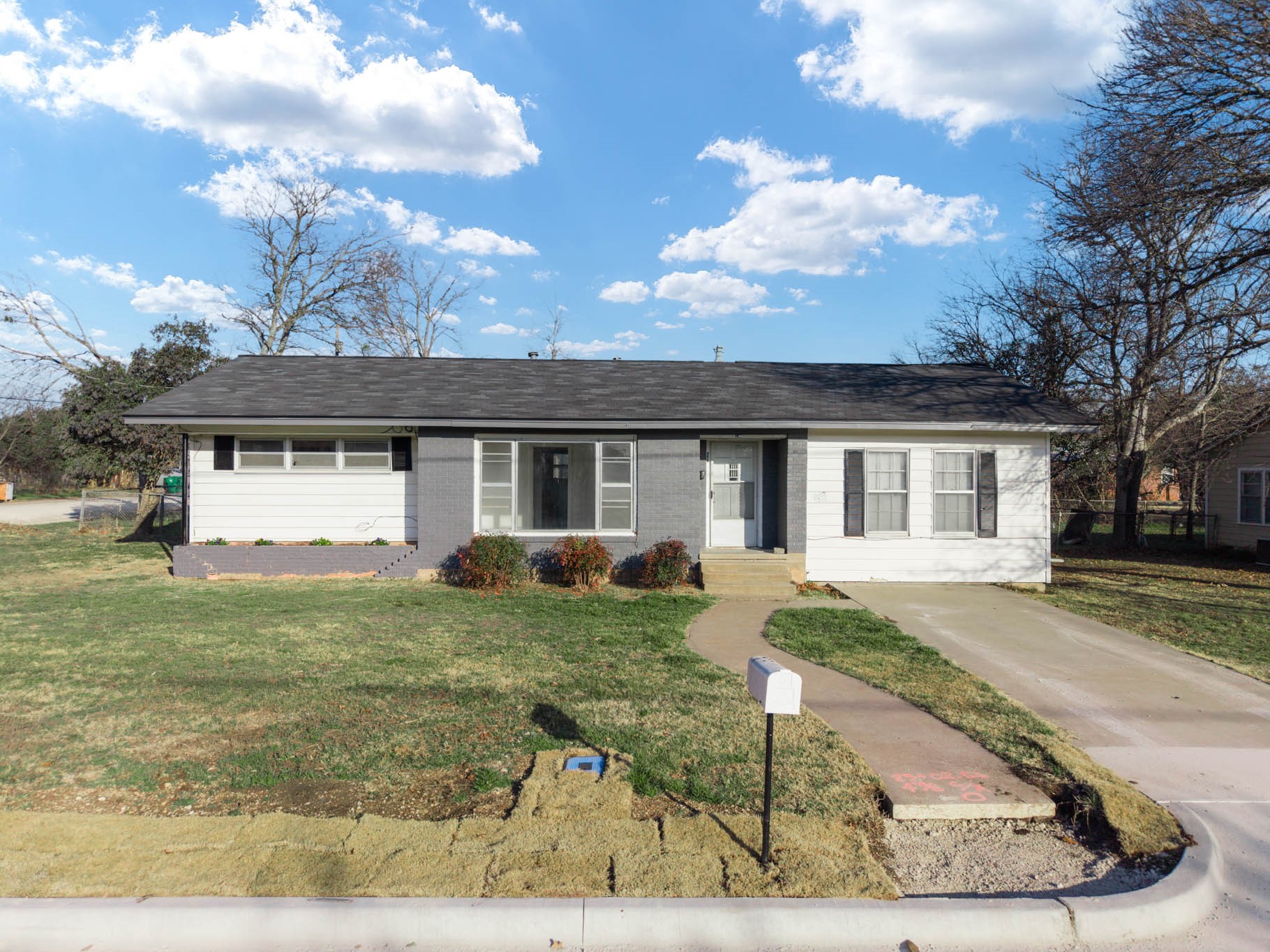 1205 W 10th Street Mcgregor TX 76657