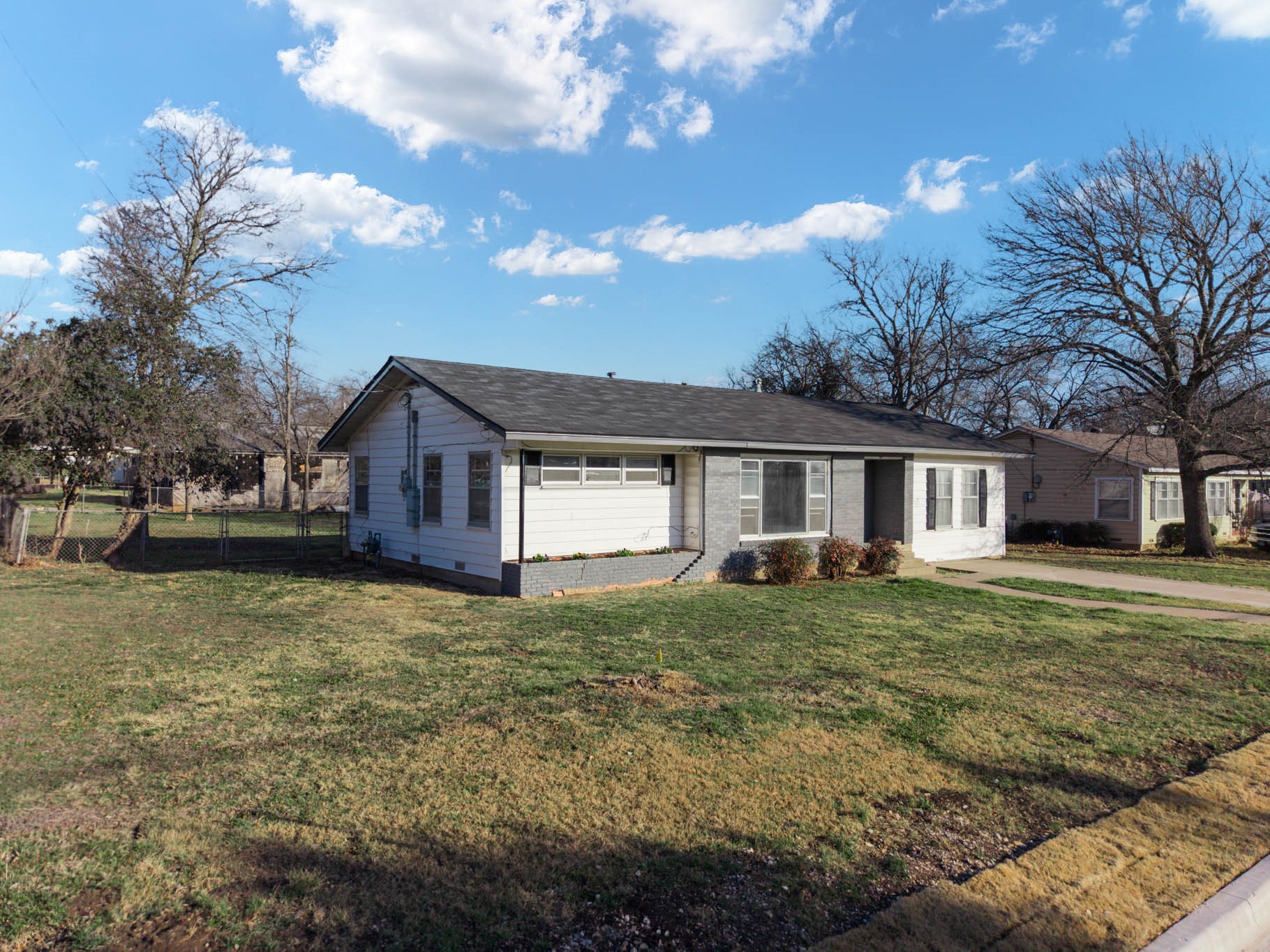 1205 W 10th Street Mcgregor TX 76657